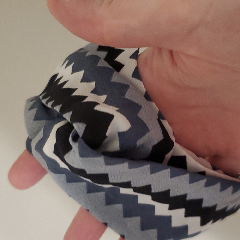 Black,white, and gray chevron Head band with buttons on the sides - Picture 4 of 6